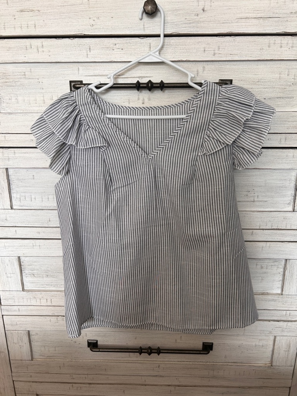 Womens Striped V-Neck Flutter Sleeve Top - Gray/White